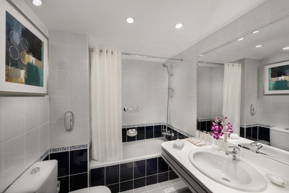 undefined Savoy Central Hotel Apartments 6