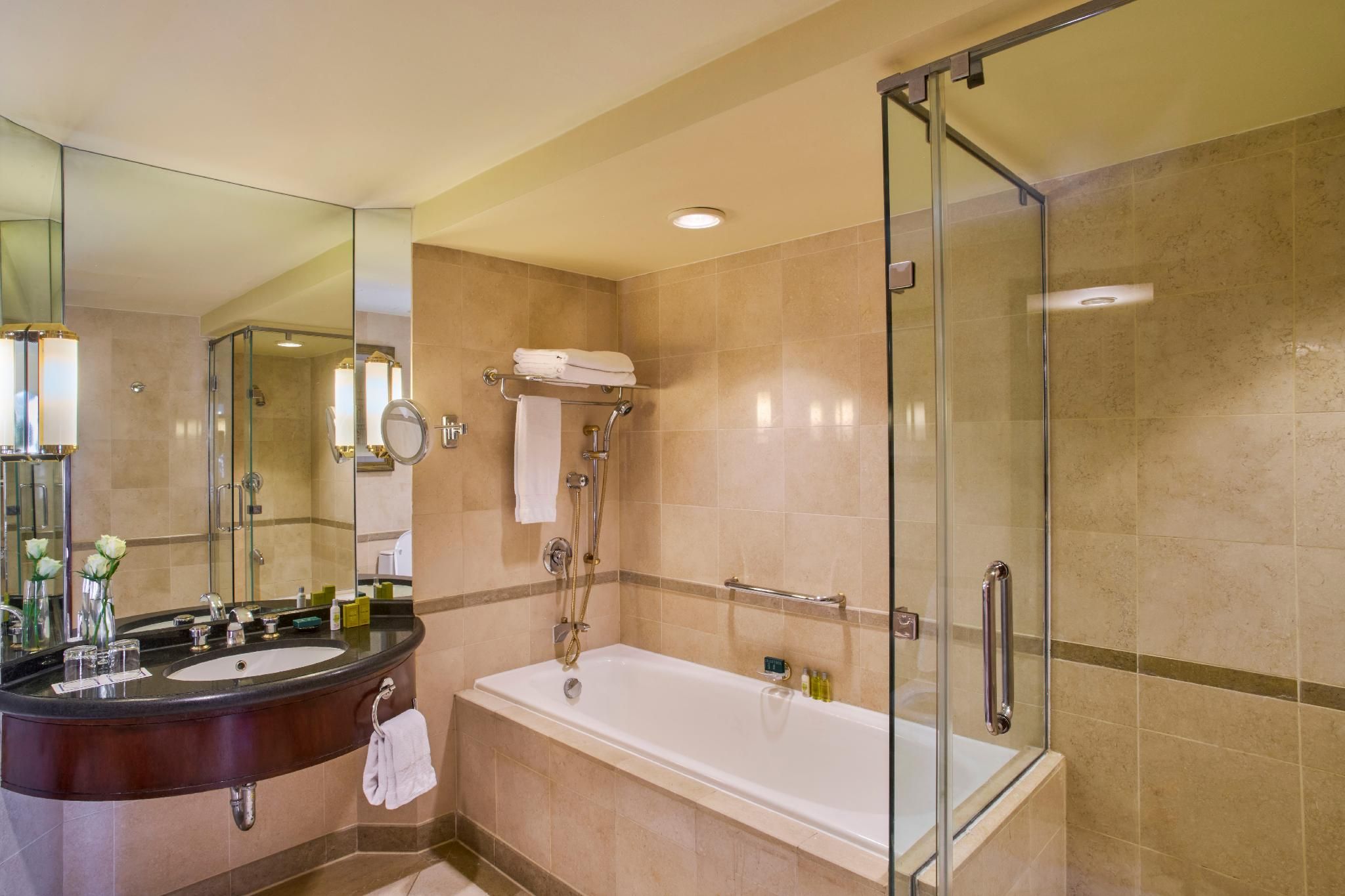 King Corner One Bedroom Suite With Nile View