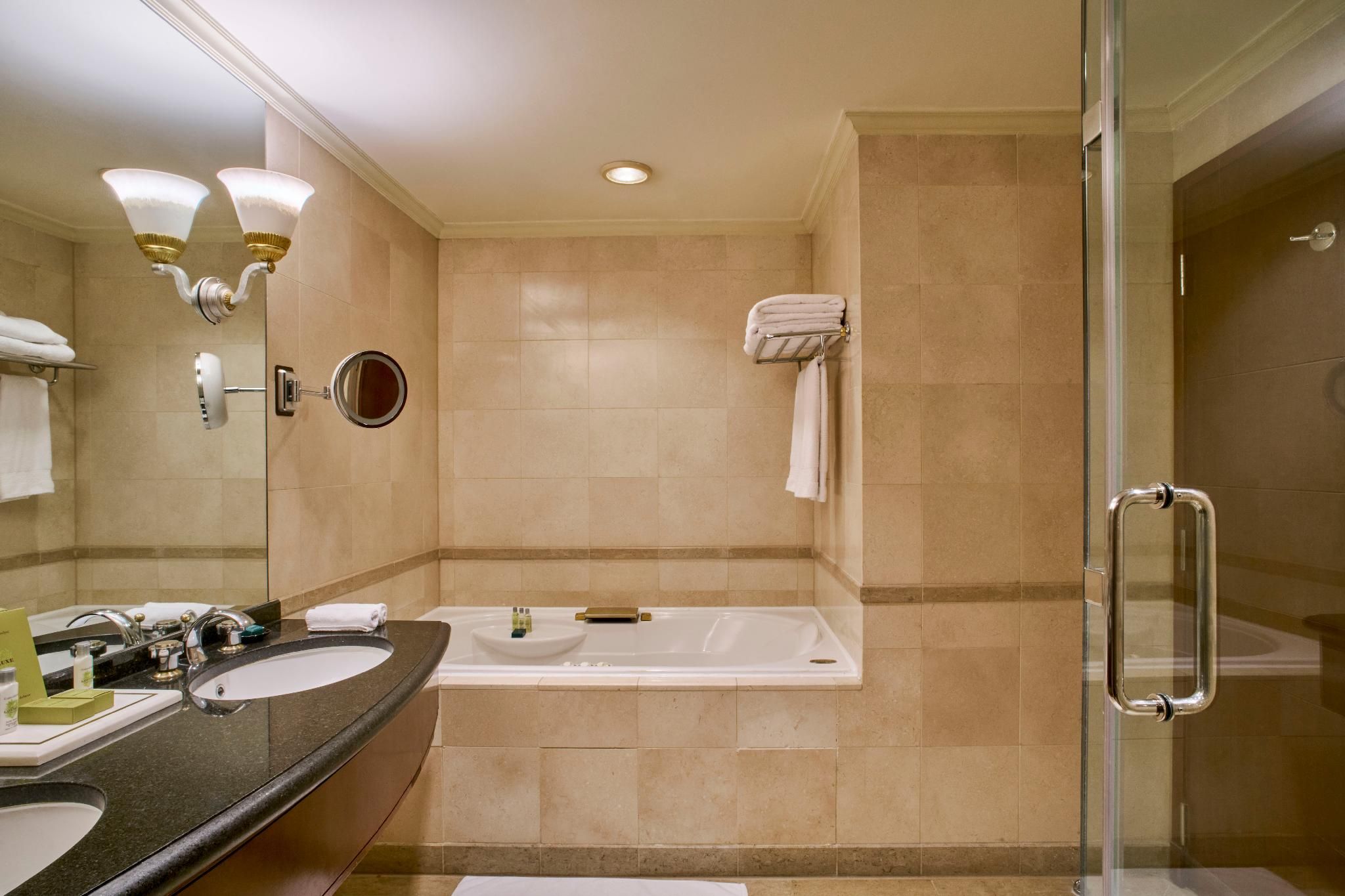 King Deluxe One Bedroom Suite With Nile View