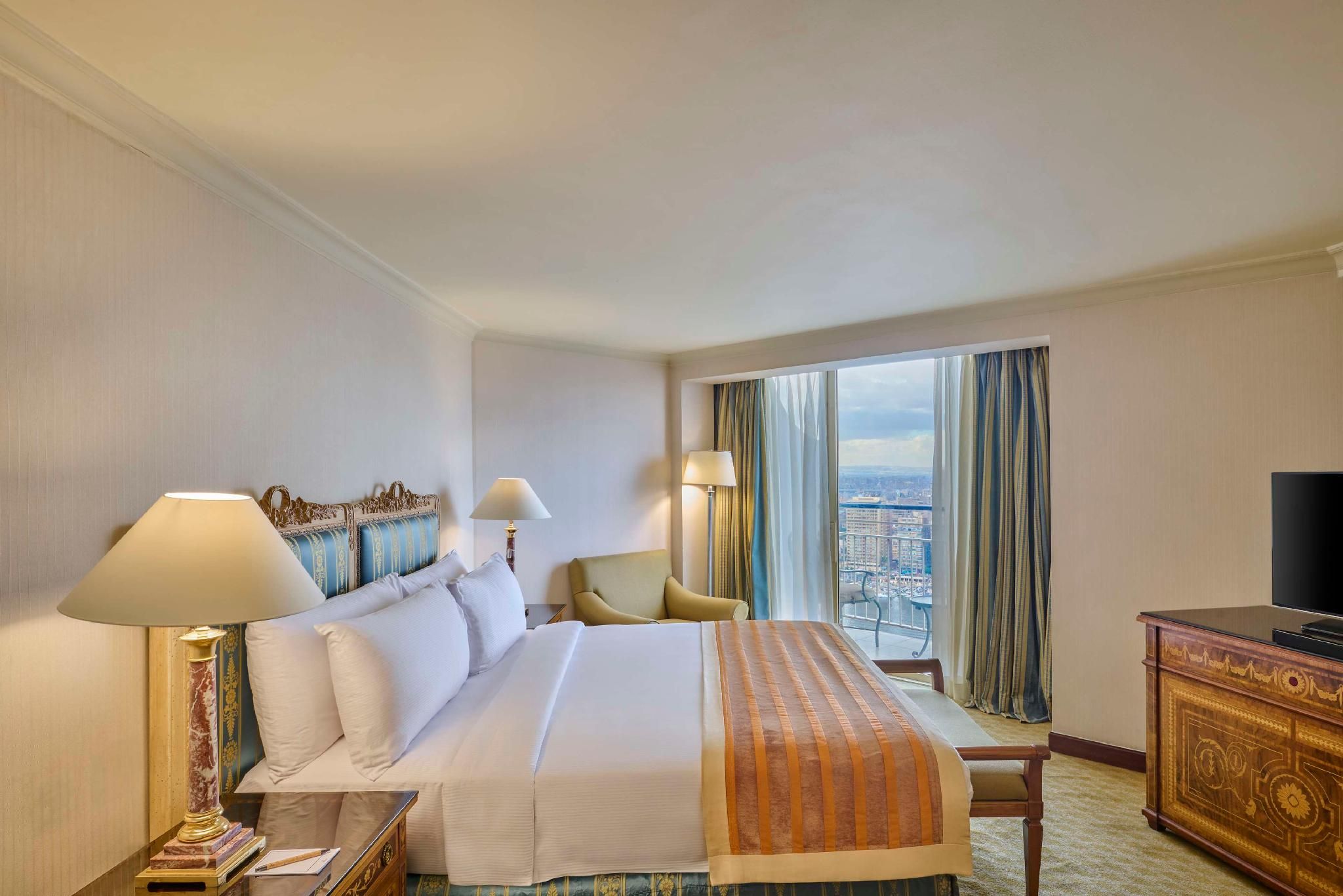King Deluxe One Bedroom Suite With Nile View