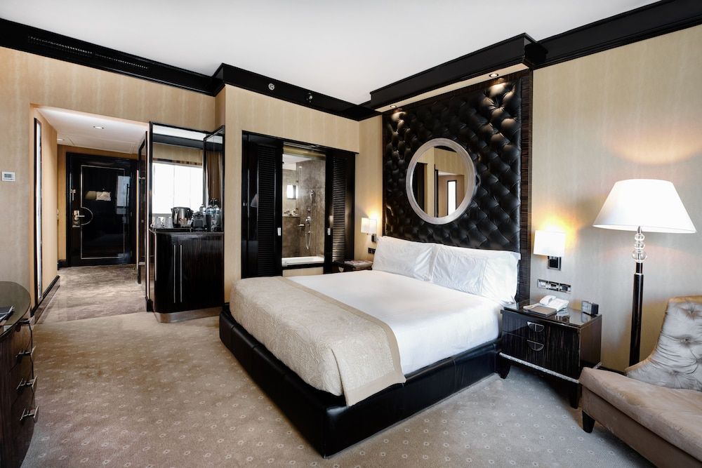 Deluxe Room (Premier Partial Nile View)