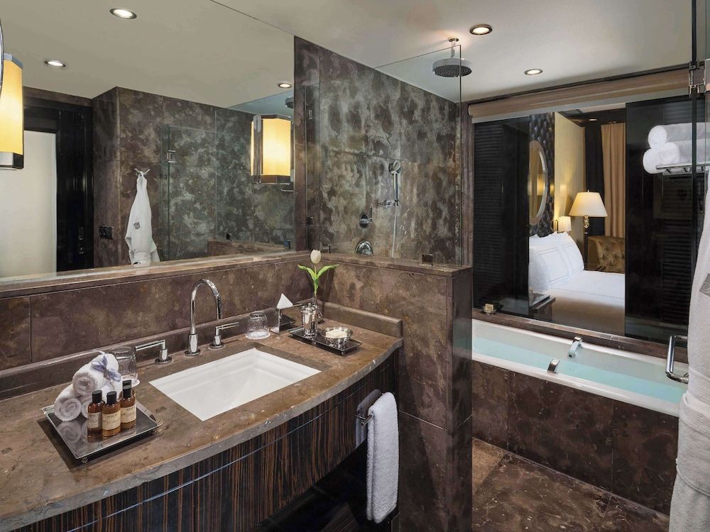 undefined Fairmont Nile City, Cairo 8