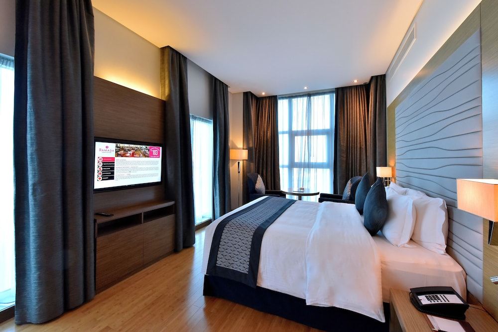 Deluxe Room, 1 King Bed, Smoking