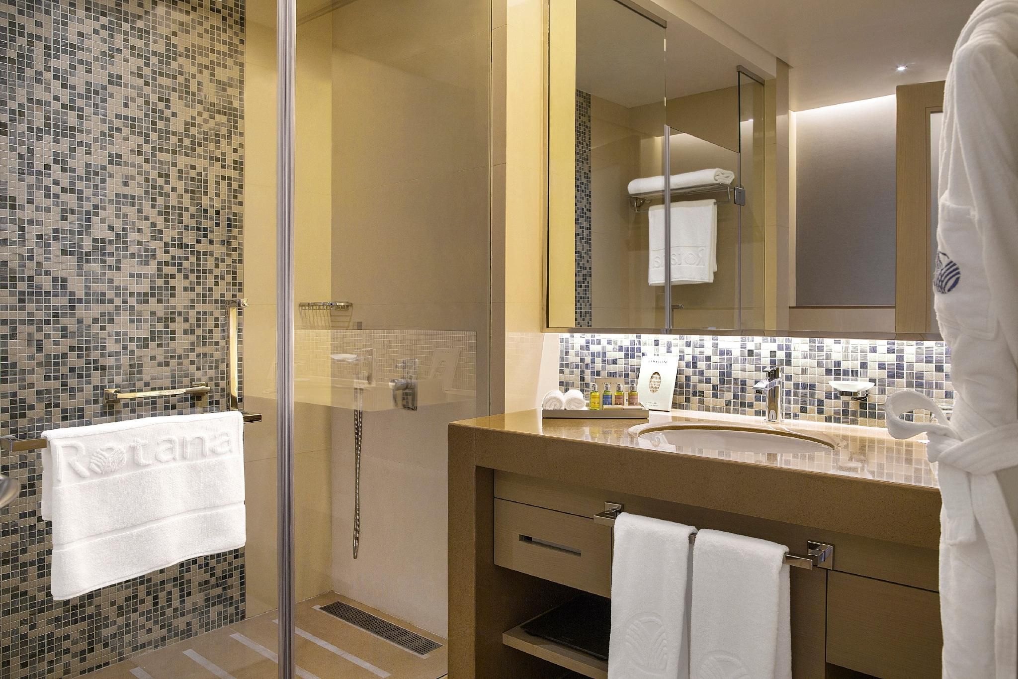 High Floor Room with 2 Single Beds