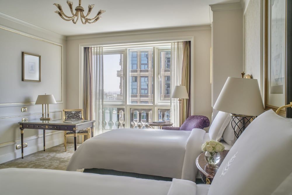 Deluxe, Two Twin Beds