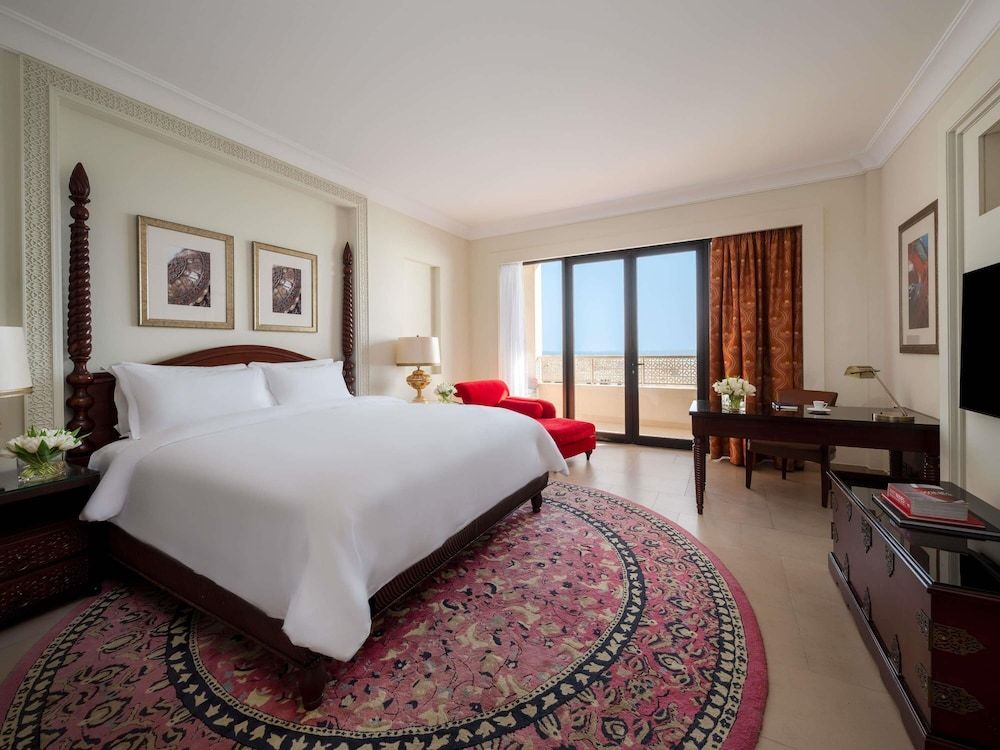 Sofitel Bahrain Zallaq Thalassa Sea & Spa Superior Room, 1 King Bed, Balcony, Pool View 2
