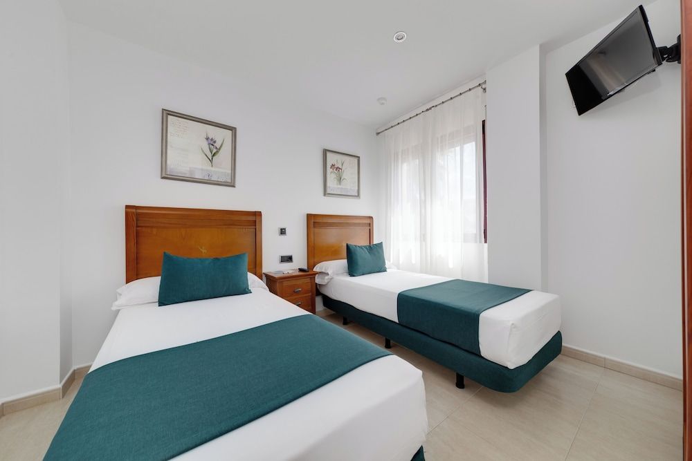 Hotel Daniya Denia Family Room, 2 Bedrooms, Balcony, Garden View 2