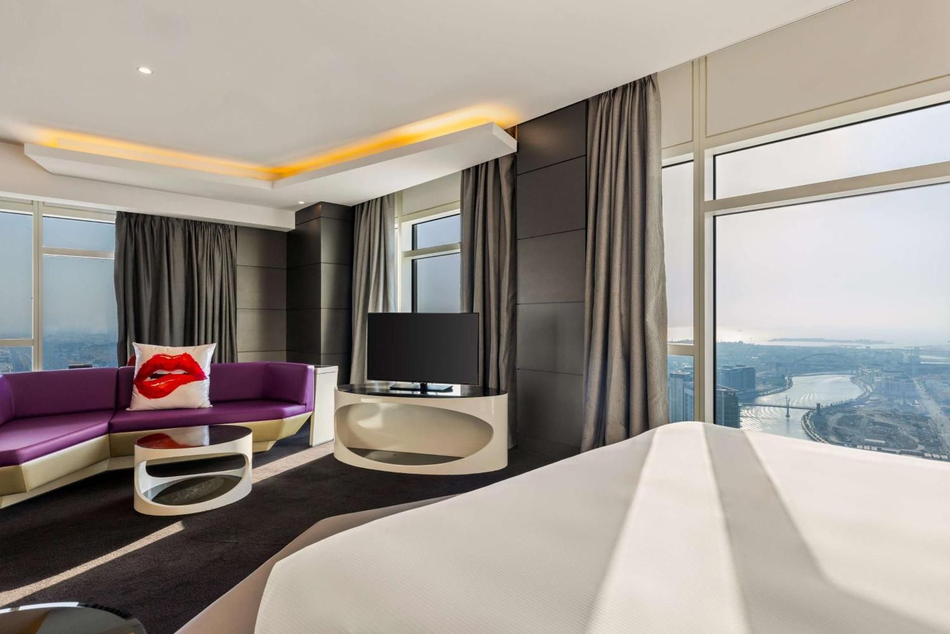 King Vibrant Suite