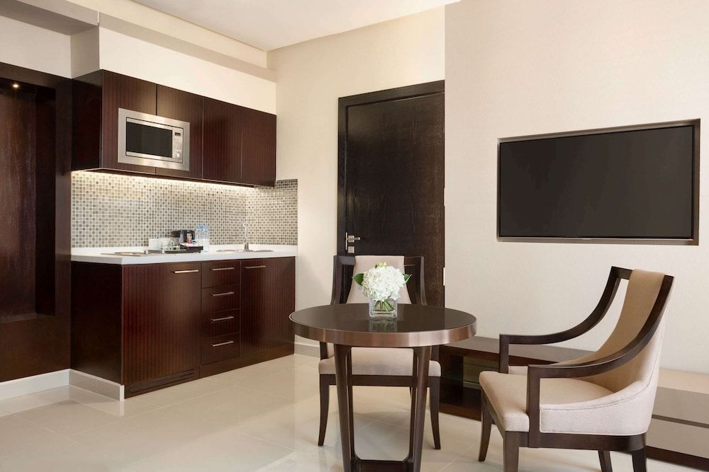 Wyndham Garden Manama Deluxe Room, 1 King Bed, Smoking 6