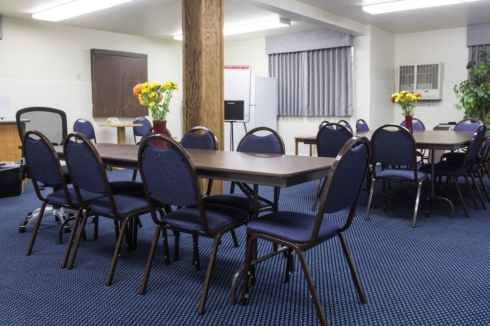 undefined Colton Inn 8