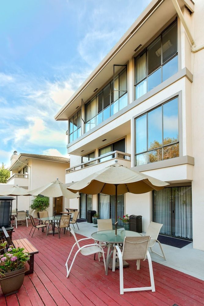 undefined Colton Inn 4