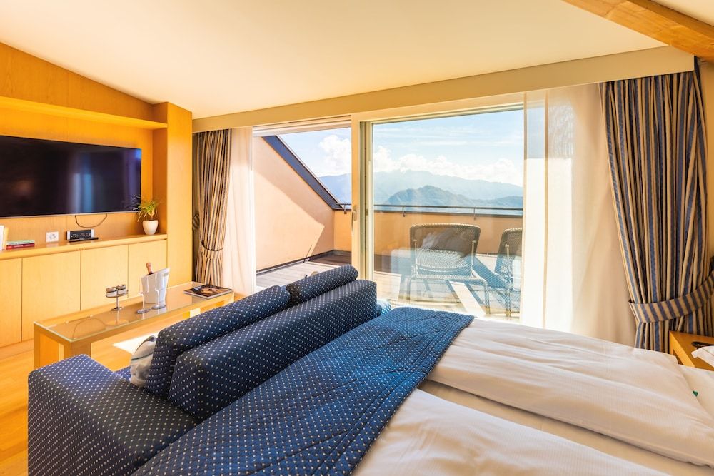 Penthouse Suite with Lake View