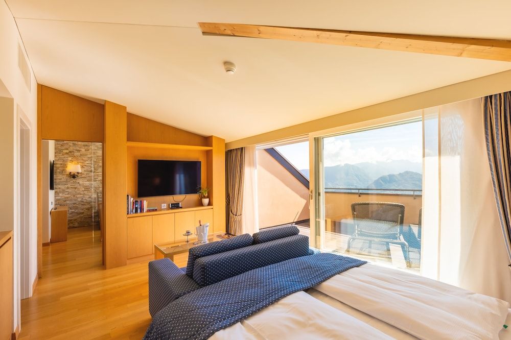 Penthouse Suite with Lake View
