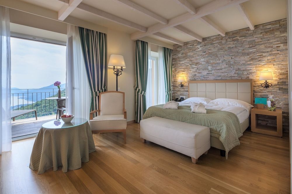 Comfort with Lake View
