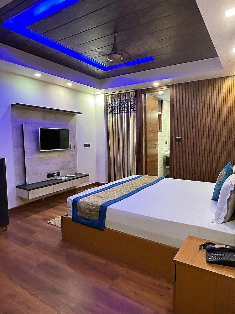 Hotel Palazzo inn (Pure Veg) Deluxe Room 6