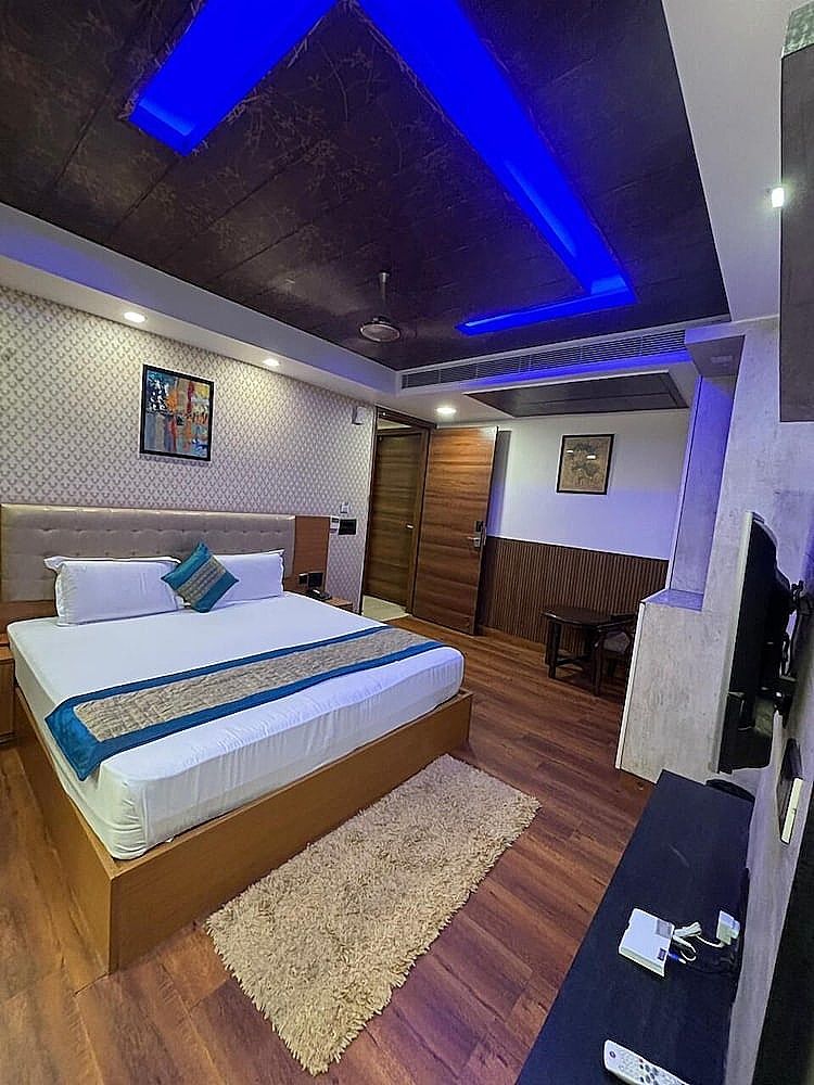 Hotel Palazzo inn (Pure Veg) Deluxe Room 4