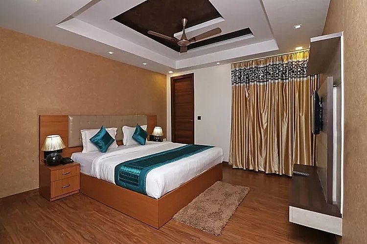 Hotel Palazzo inn (Pure Veg) Deluxe Room