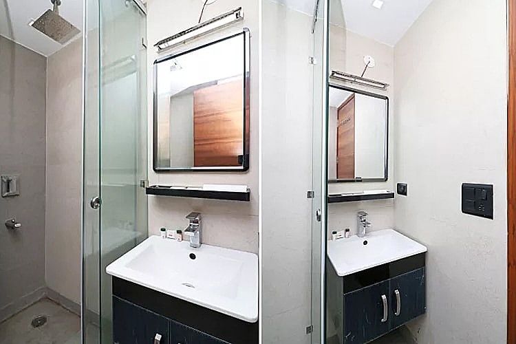 Hotel Palazzo inn (Pure Veg) Deluxe Room 9