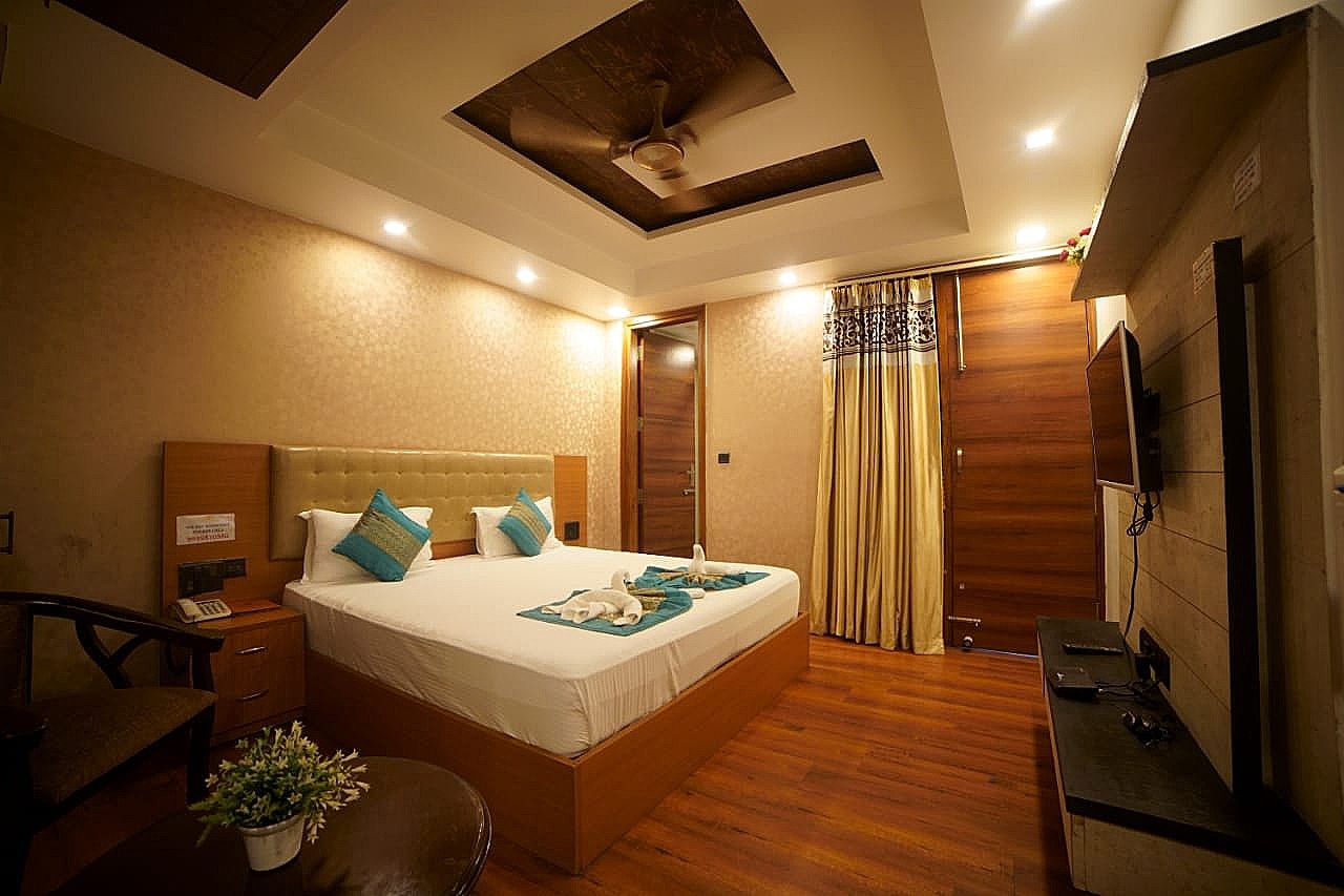 Hotel Palazzo inn (Pure Veg) Deluxe Room 8