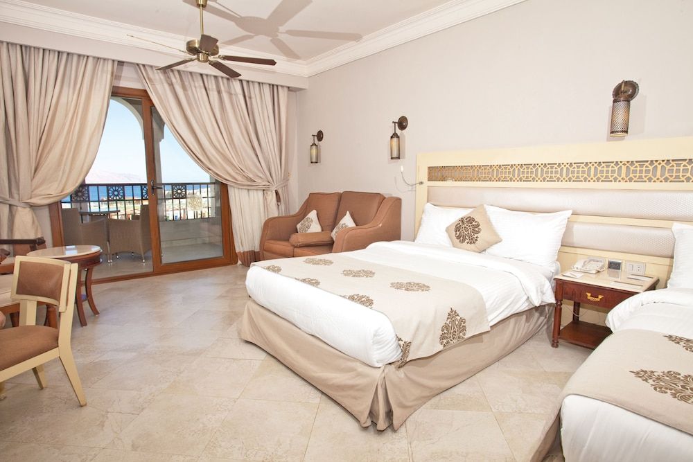 SUNRISE Arabian Beach Resort