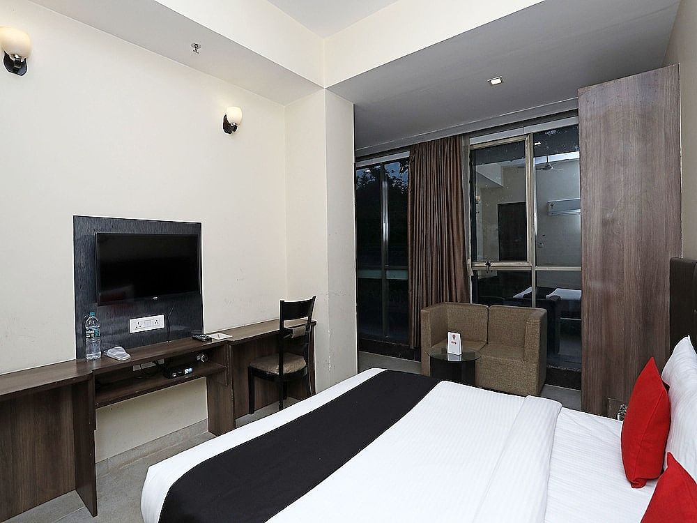 Capital O 3831 Jade Inn Double or Twin Room 13