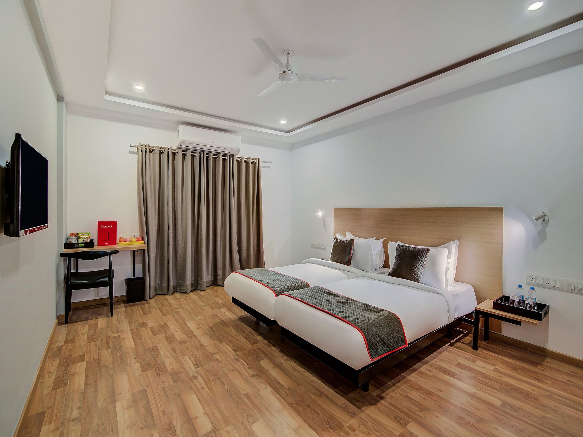 OYO Townhouse 071 Brookfield Classic Room 4