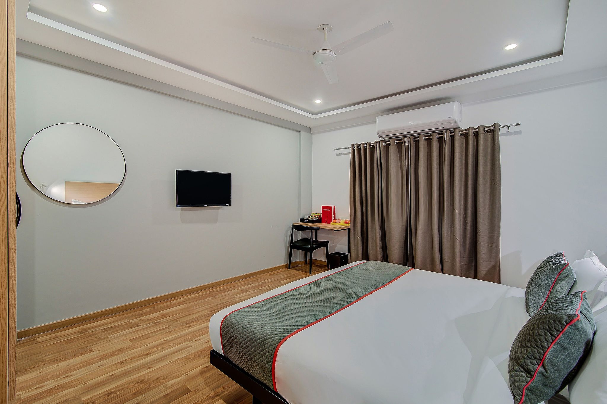 OYO Townhouse 071 Brookfield Classic Room 6