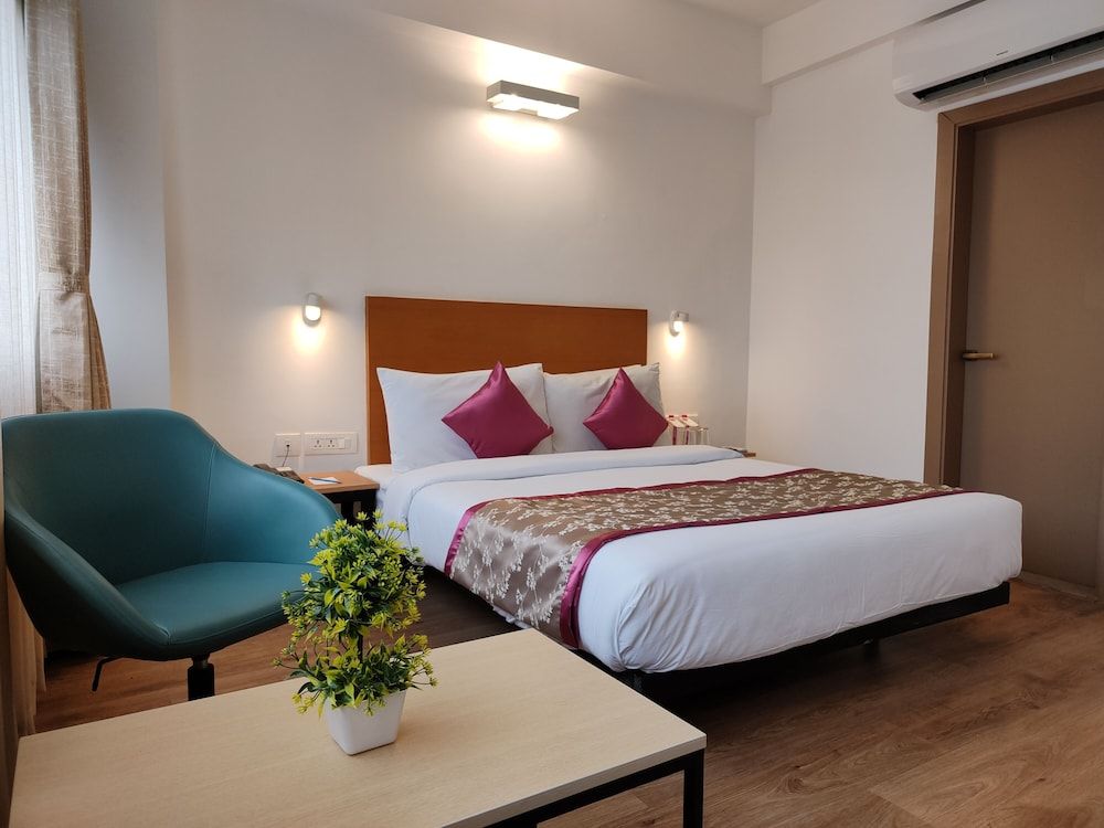 Kanak Beacon Hotel - Ashram Road Ahmedabad Deluxe Room 5