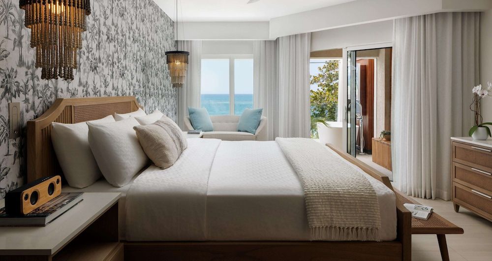 Club Room, 1 King Bed, Patio, Beachfront (Longbeach Club Leve Soaking Tub)