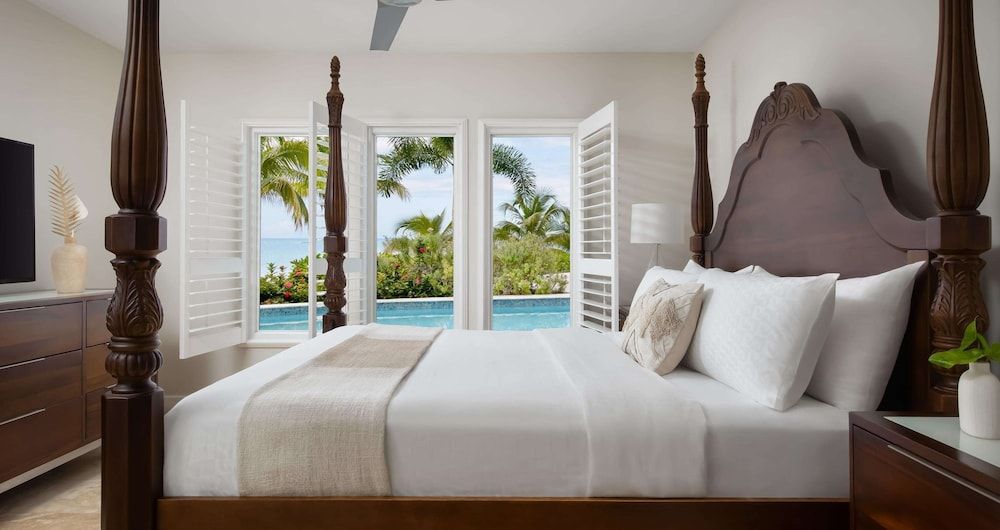 Suite, 1 Bedroom, Patio, Beachfront (Starlight Swim Up Butler, Soaking Tub)