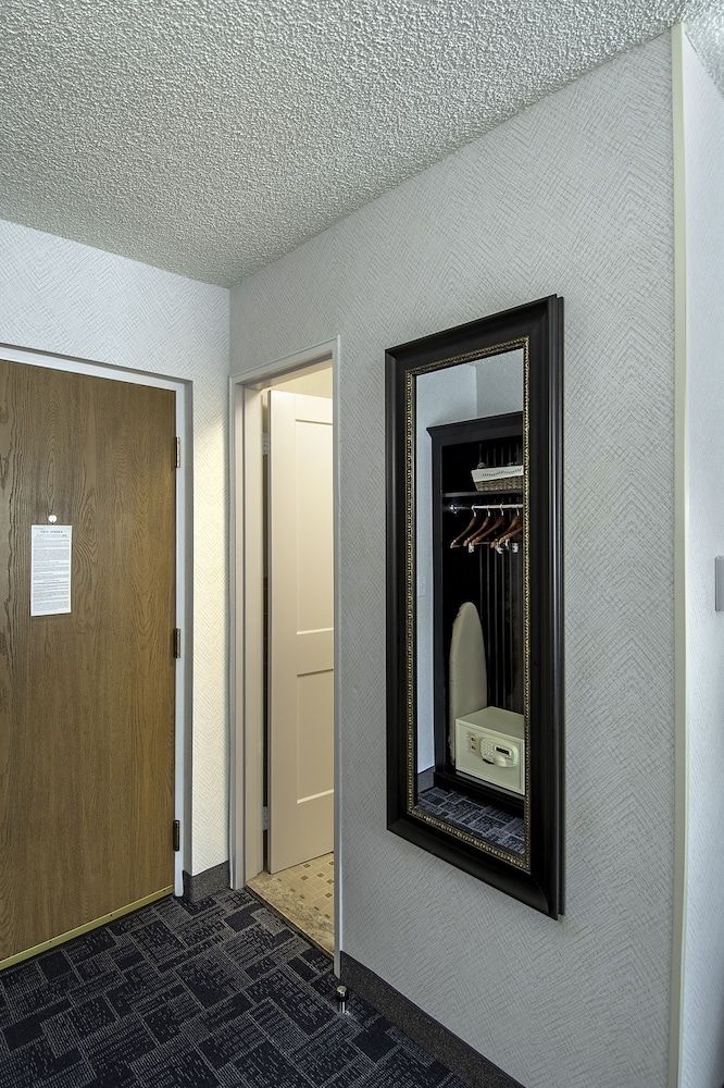 Holland Hotel Free Parking Jersey City Standard Double Room, Non Smoking 4