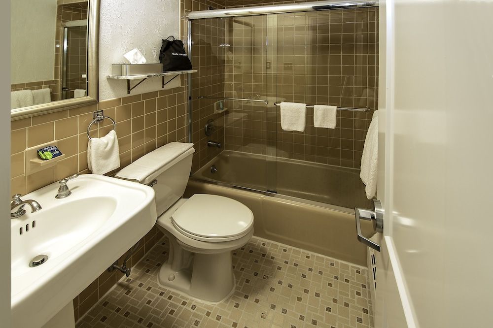 Holland Hotel Free Parking Jersey City Standard Double Room, Non Smoking 3