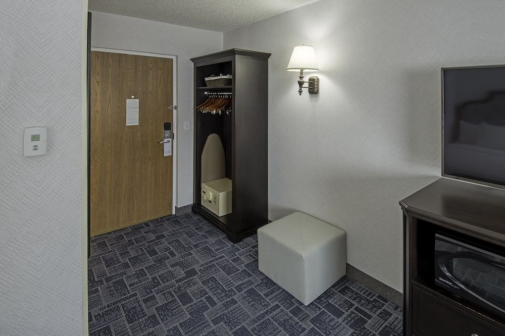 Holland Hotel Free Parking Jersey City Standard Double Room, Non Smoking 5