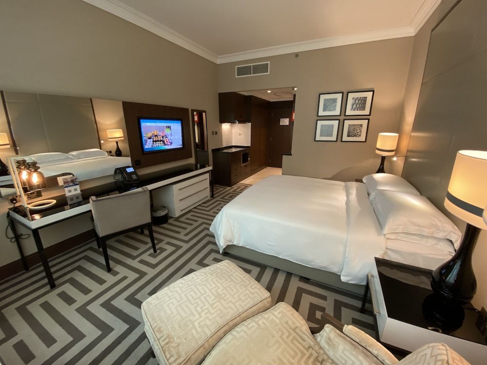 Al Maha Arjaan By Rotana Room, 1 King Bed (Guest) 3