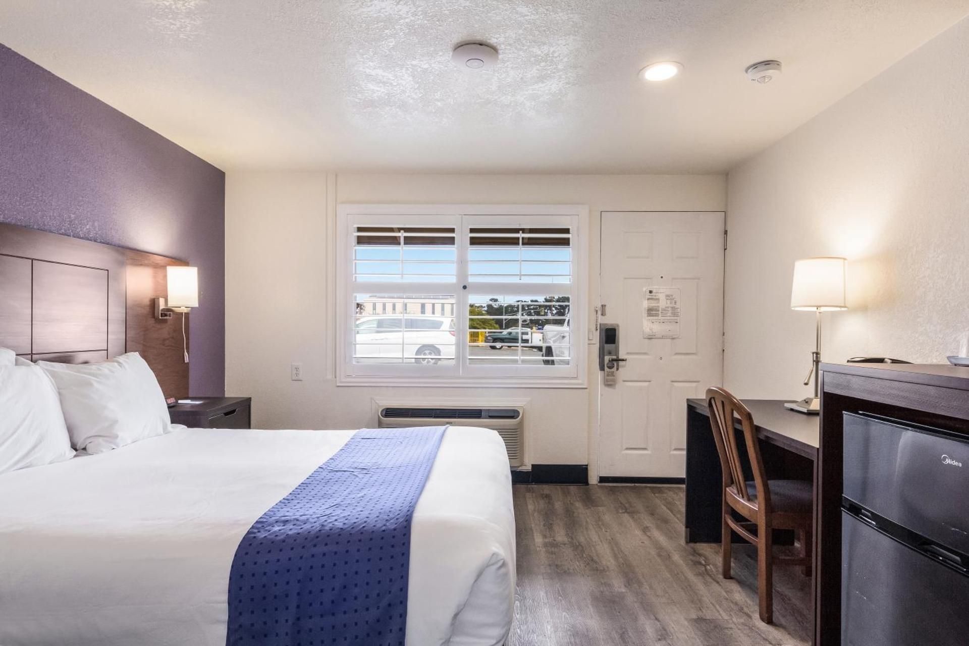 Queen Room - Accessible/Non-Smoking