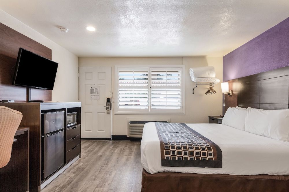 undefined Carmel Hill Lodge 4