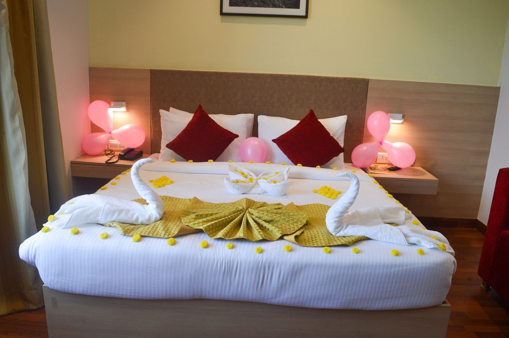 Family Suite with Balcony and Living Room with additional Toilet - River and Mountain View