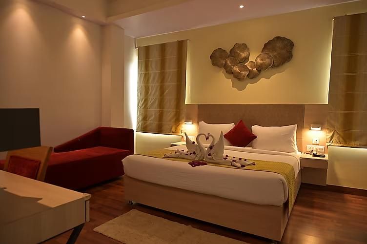 Family Suite with Balcony and Living Room with additional Toilet - River and Mountain View