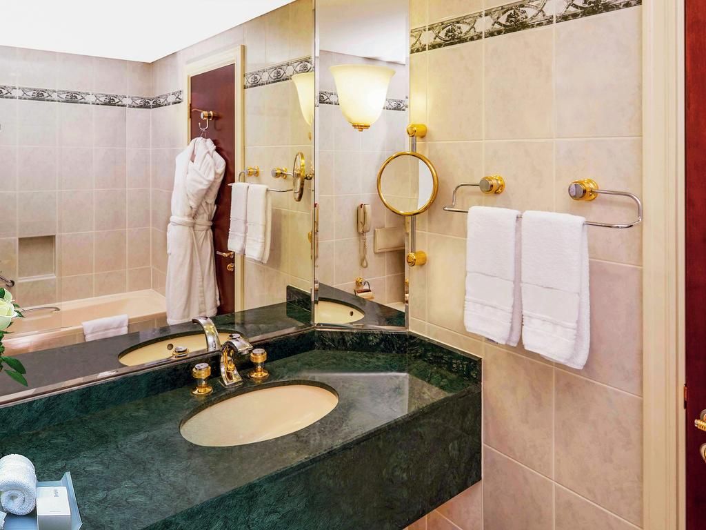 undefined Mövenpick Grand Al Bustan Dubai 8