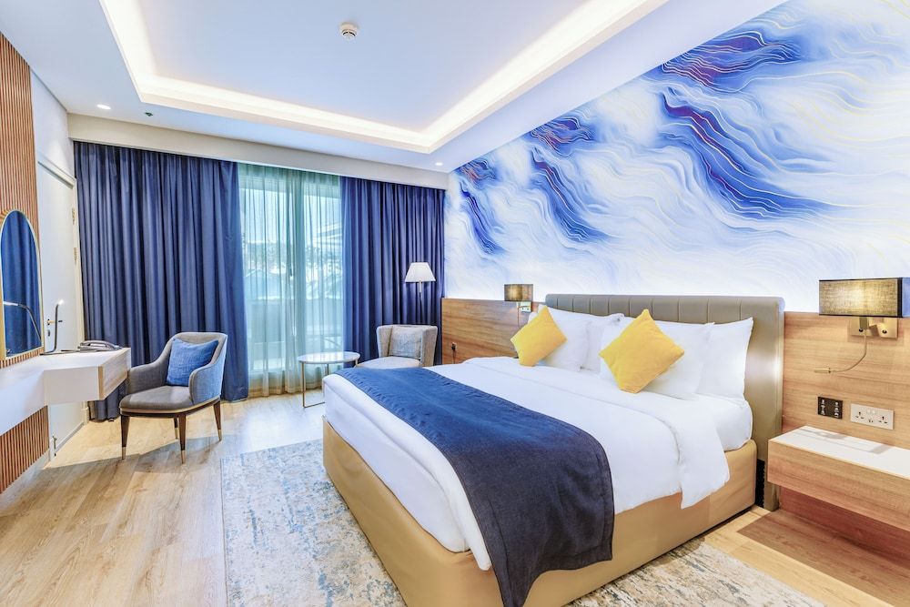 Mövenpick Grand Al Bustan Dubai Classic Room, 1 King Bed 6