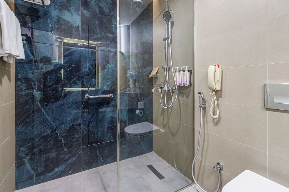 Mövenpick Grand Al Bustan Dubai Classic Room, 1 King Bed 13