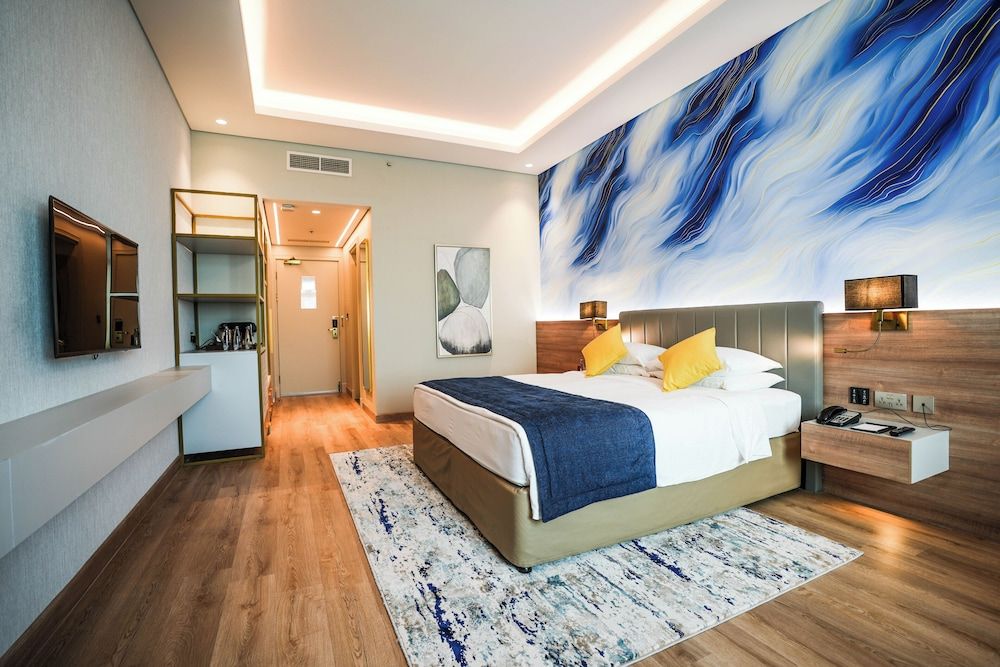 Mövenpick Grand Al Bustan Dubai Classic Room, 1 King Bed 7