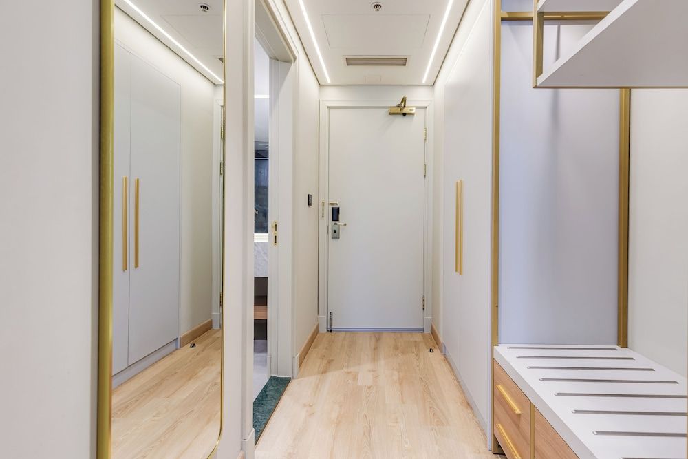 Mövenpick Grand Al Bustan Dubai Classic Room, 1 King Bed 10