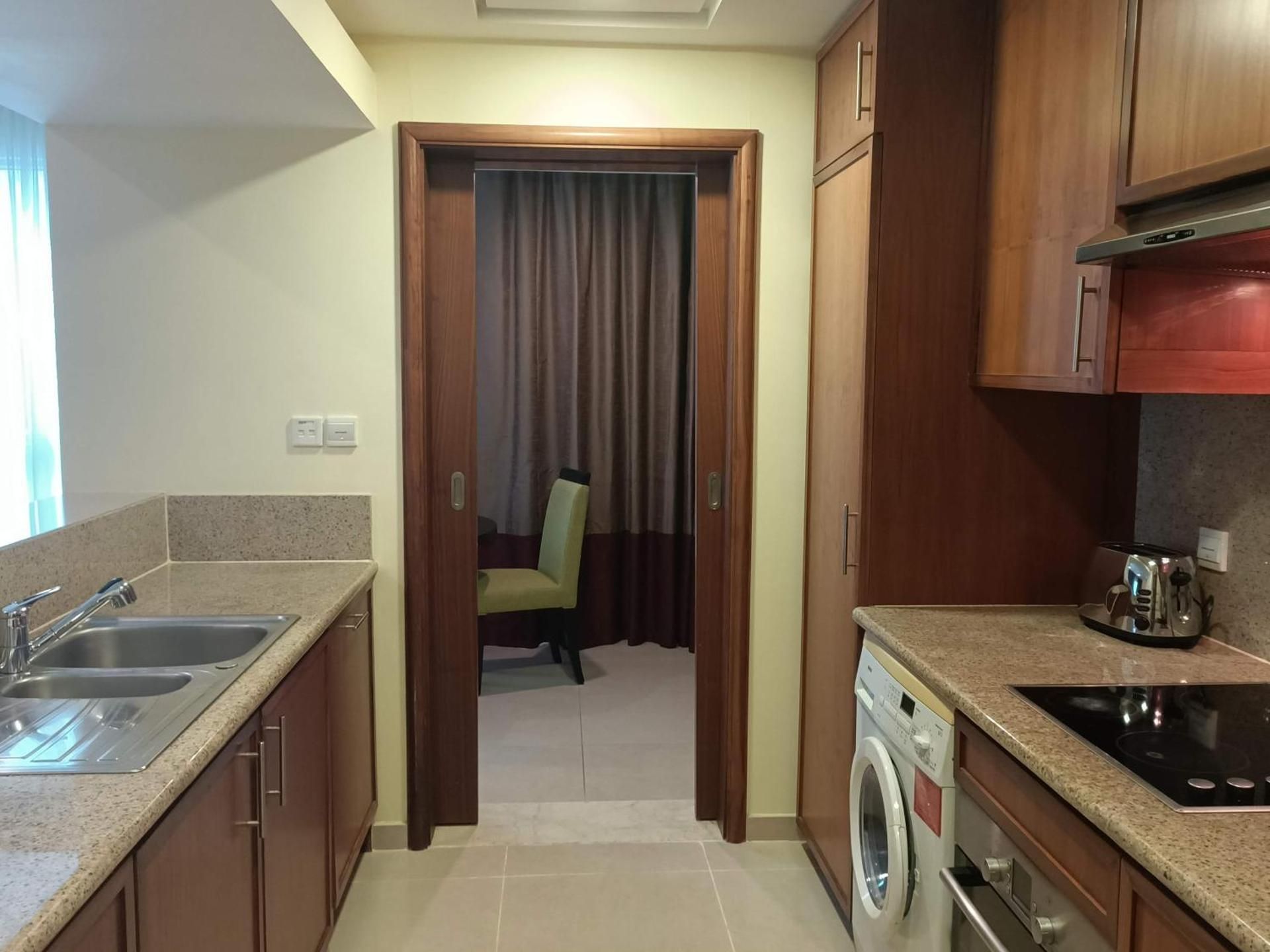 1 Bedroom Premium Balcony King, Downtown View, Smoking, Complimentary Transfer to Kite Beach, Dubai Mall and Metro Station