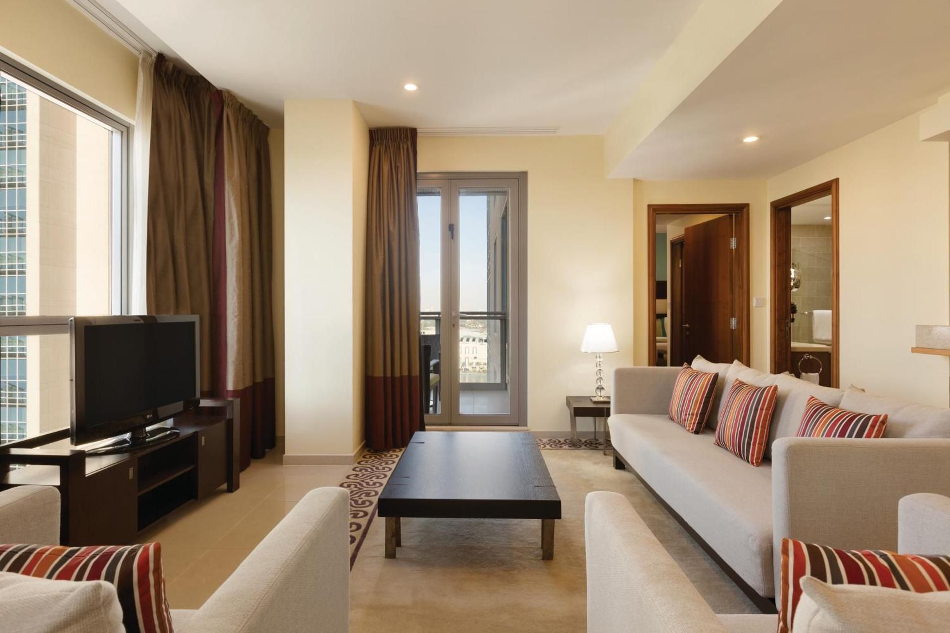 1 Bedroom, King, Fountain View, Smoking