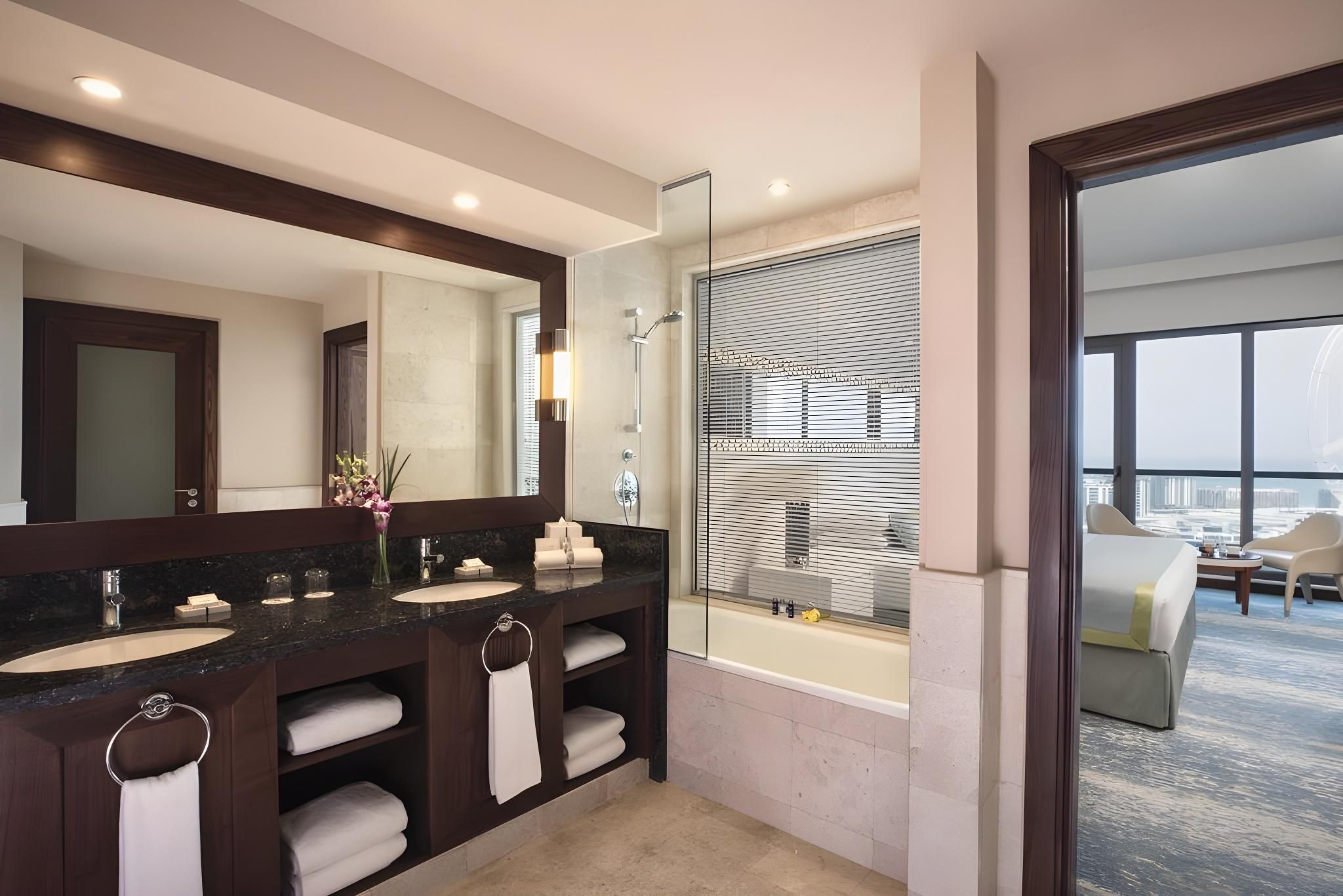 JA Ocean View Hotel, Jumeirah Beach Dubai Sea View Room with Balcony 8