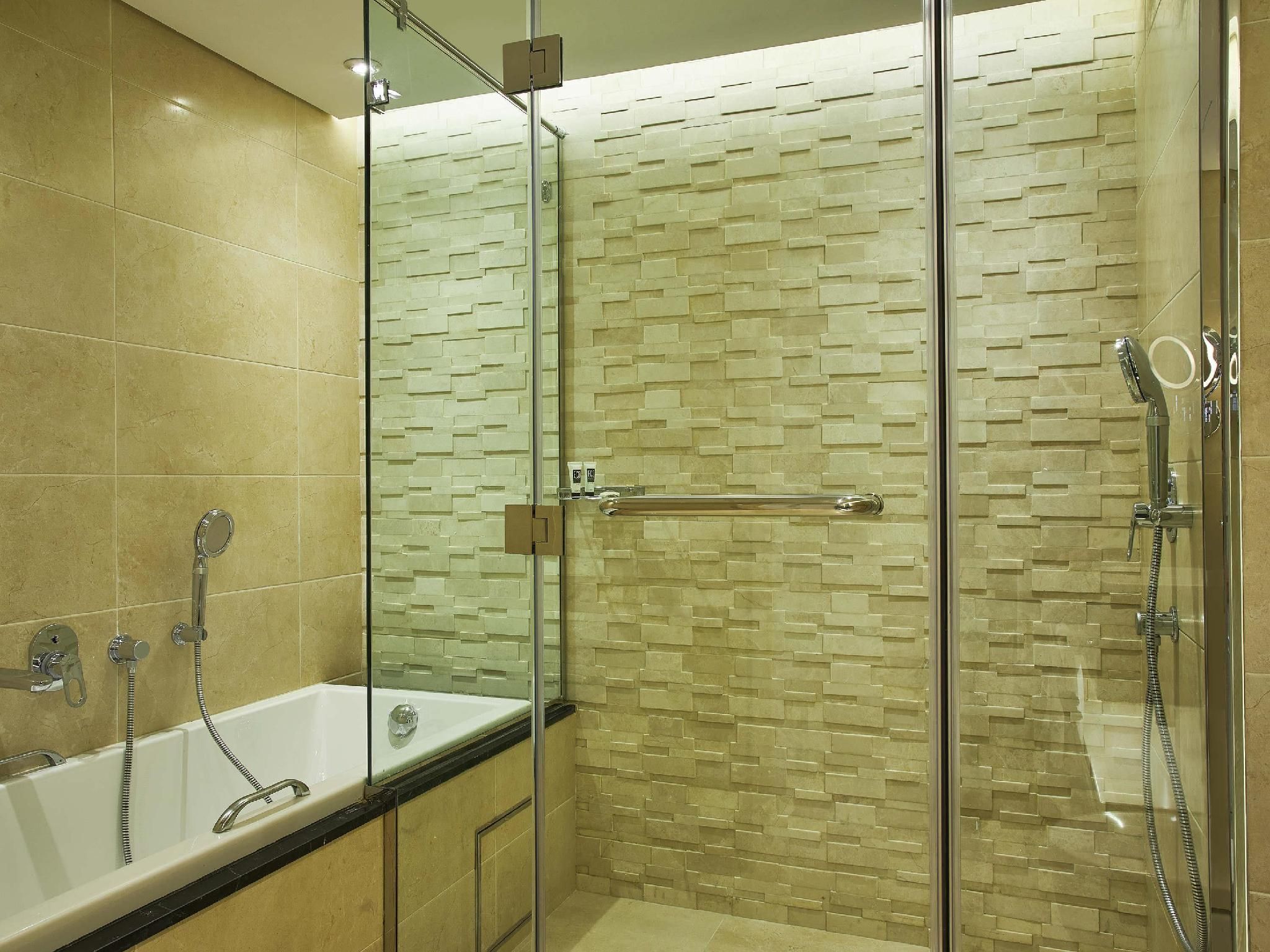 One Bedroom Suite Skyline View king/Twin - Next to Metro Station, Free Shuttle Beach Transfer