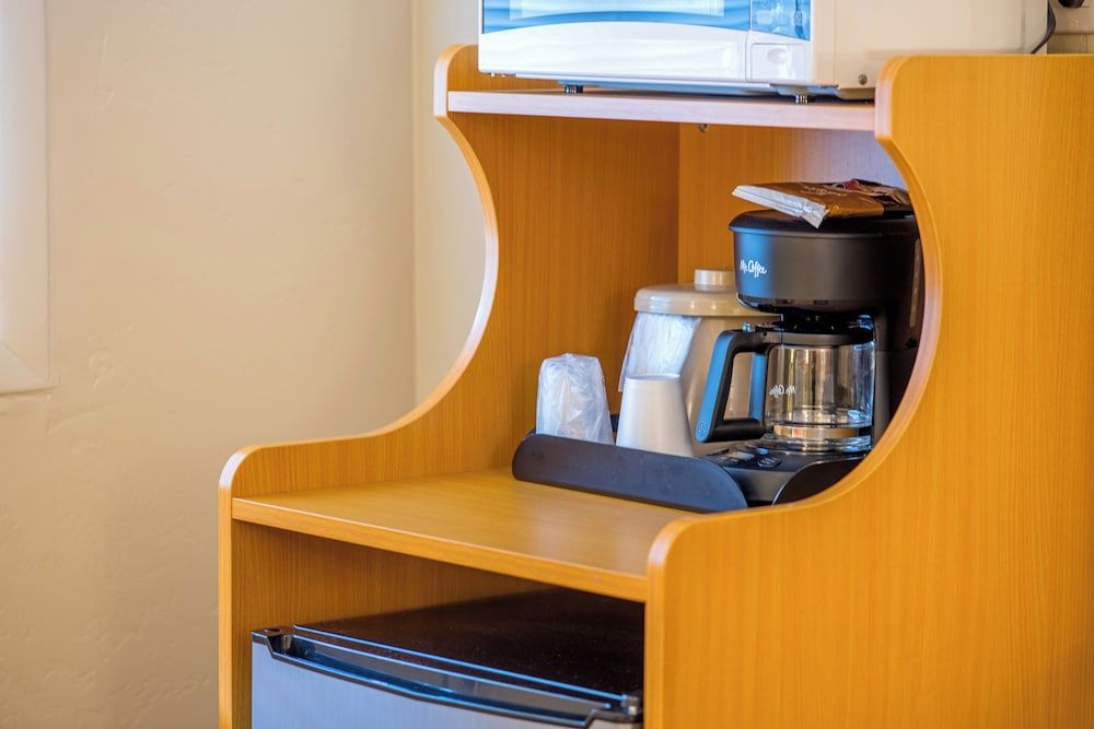 Glenwood Springs Cedar Lodge Standard Room, 1 Queen Bed 7