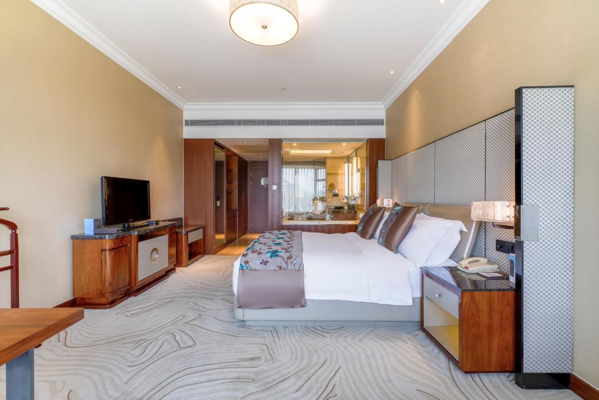 LUXURY ROOM, Club Lounge Access, 1 King Size Bed, City View