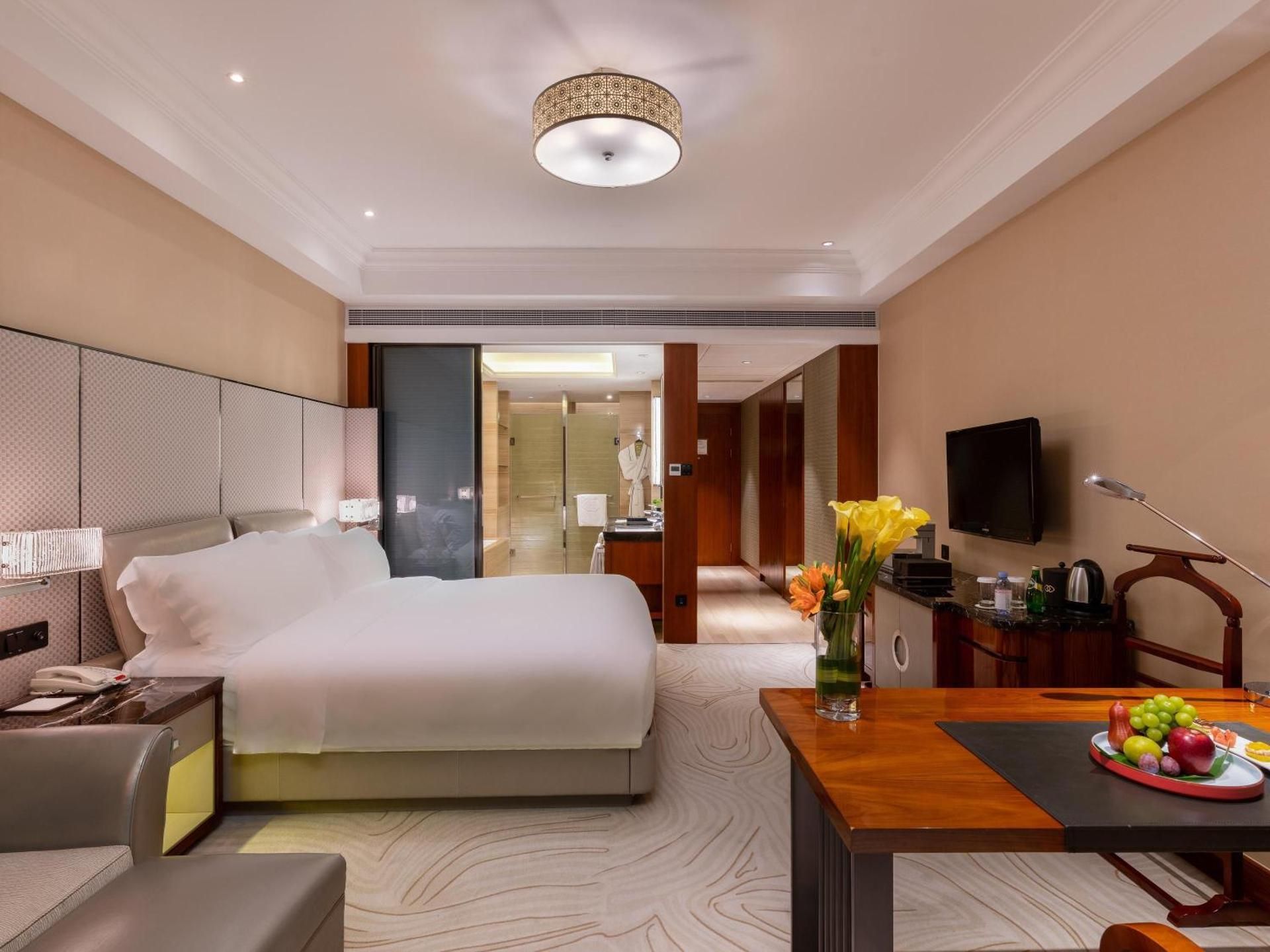 LUXURY ROOM, 1 King Size Bed, City View